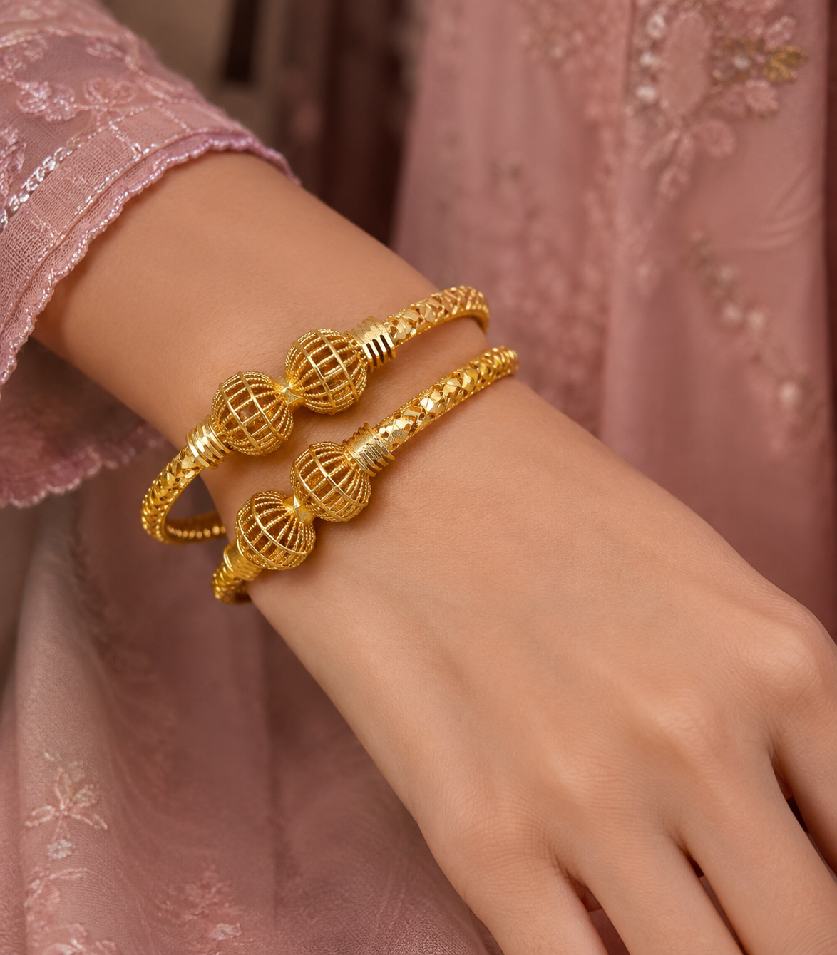 প্রিমিয়াম গোল্ডেন ডিজাইনার চুড়ি (Premium Golden Designer Bangles) – এলিগেন্ট উইমেনস ফ্যাশন কালেকশন